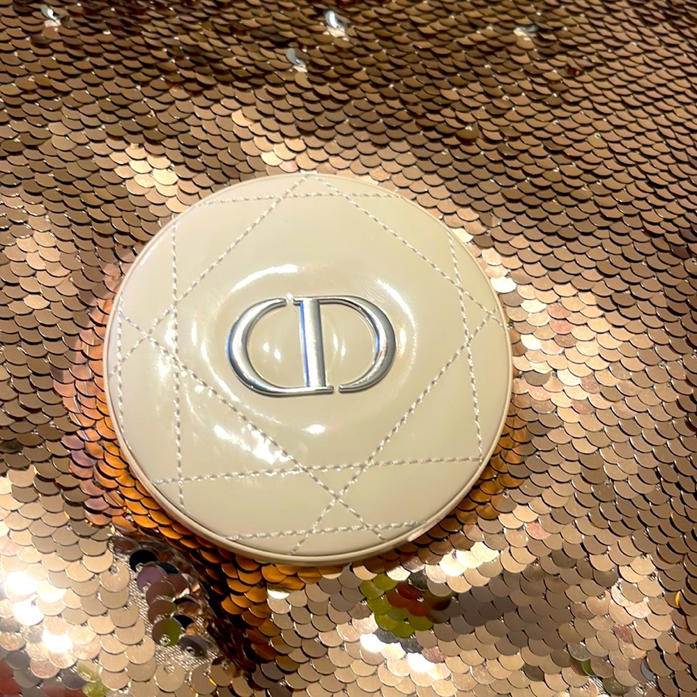 COPY - DIOR FOREVER COUTURE LUMINIZER in Nude Glow. Never been used
